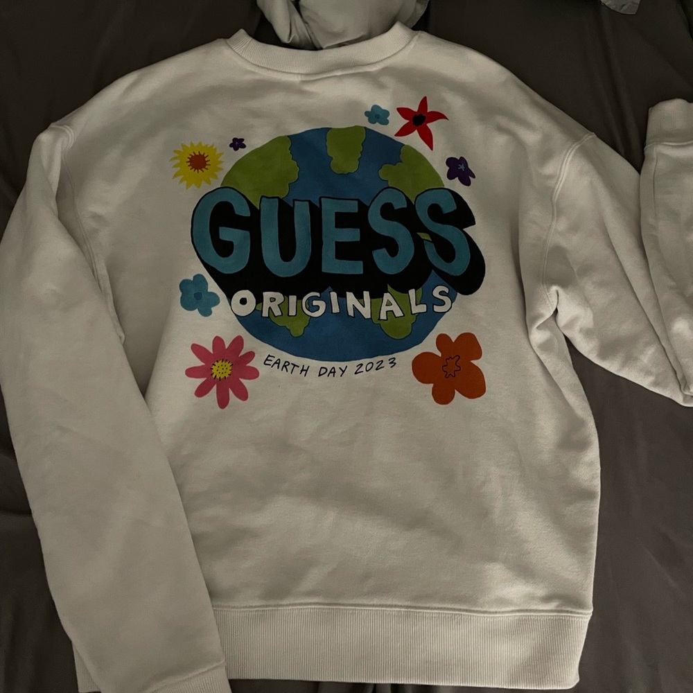 guess sweatshirt size small
